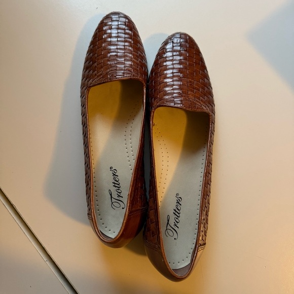 Trotters Liz Slip On Flat Shoes Woven Brown Leather Loafers Womens sz 9 - Picture 7 of 10